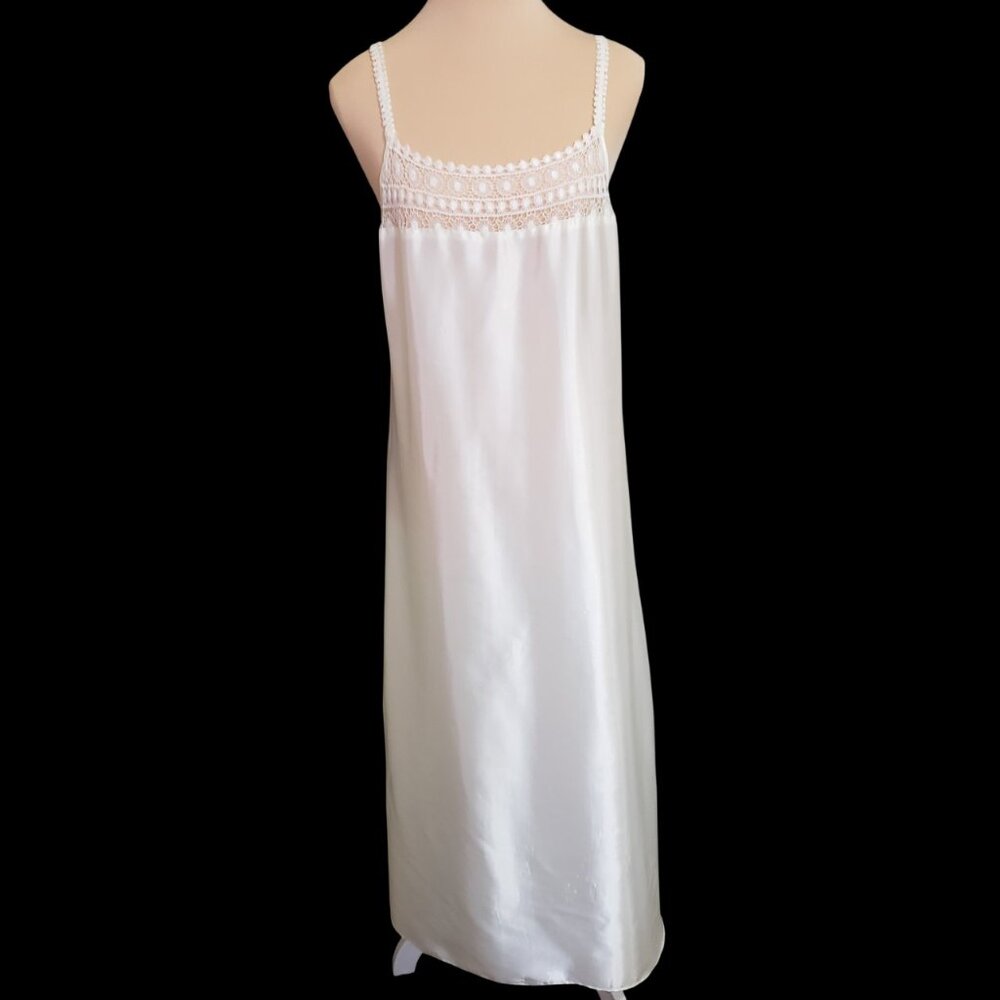 Intimate Essentials Nightgown Ladies Size Medium Ivory Lace Bodice Vintage